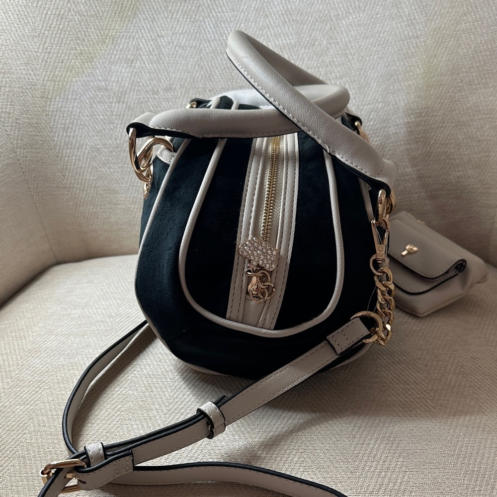 Juicy Couture Black and Cream Shoulder and Top Handle Bag with Pouch - Picture 4 of 15